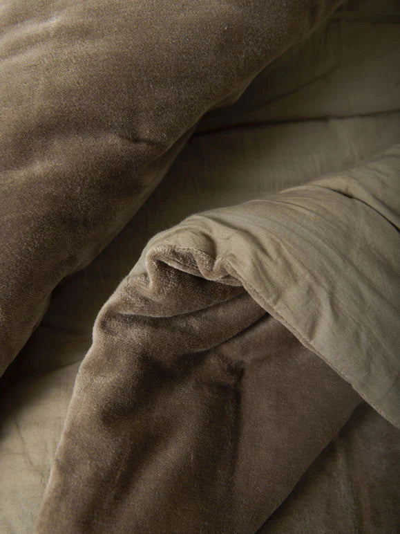 Velvet Quilt - Doe - Queen