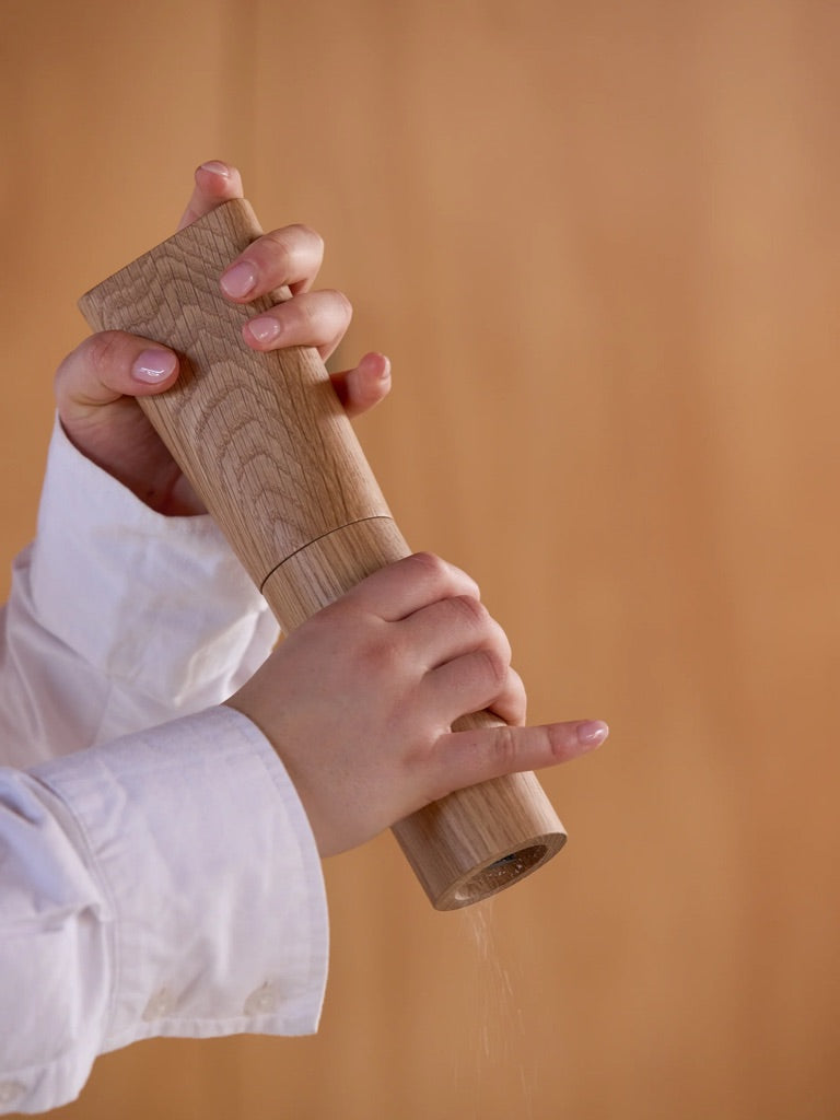 Pinch Salt / Pepper Mill - Oak