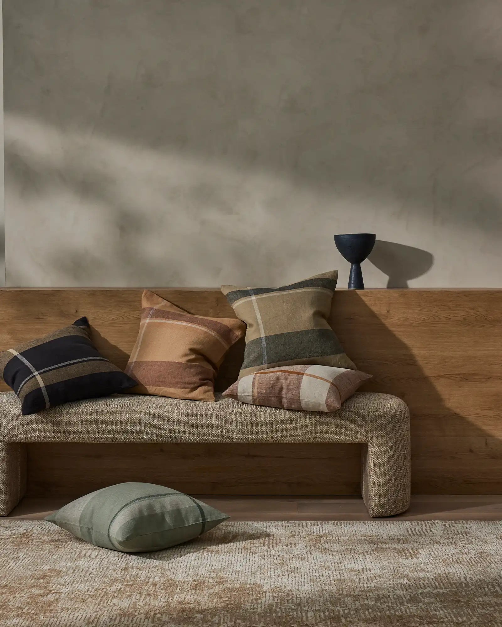 Dante cushion midnight - 50X50cm with feather inner