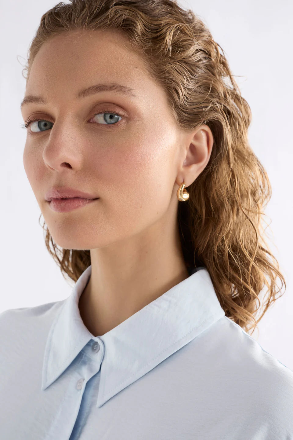 Aisem Mini Hoop Earrings - Gold