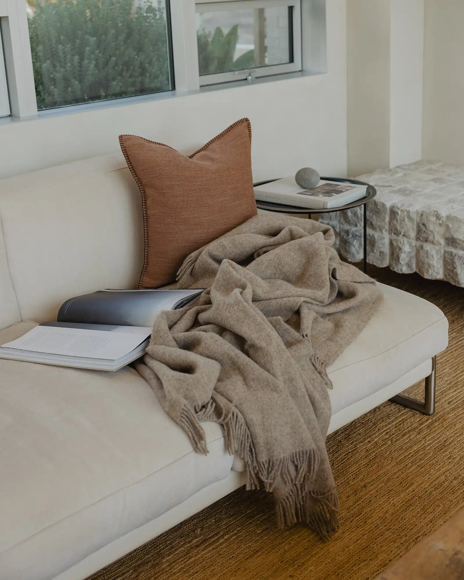 Nevis throw - Oak