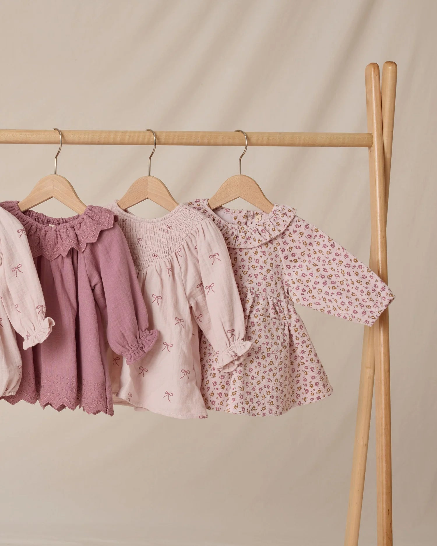 Smocked V dress - Lilac bows