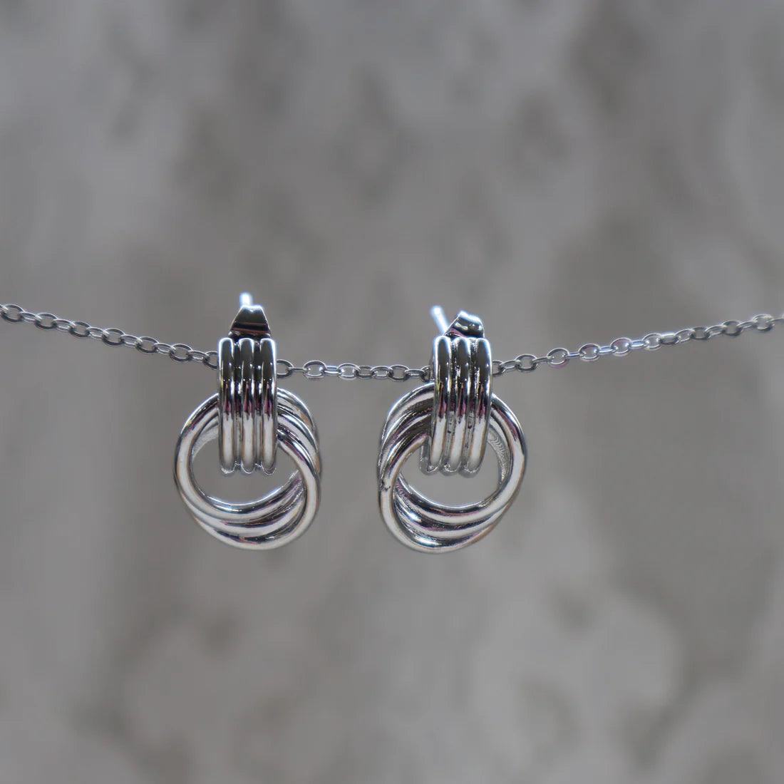 CIRCLE KNOT STUD