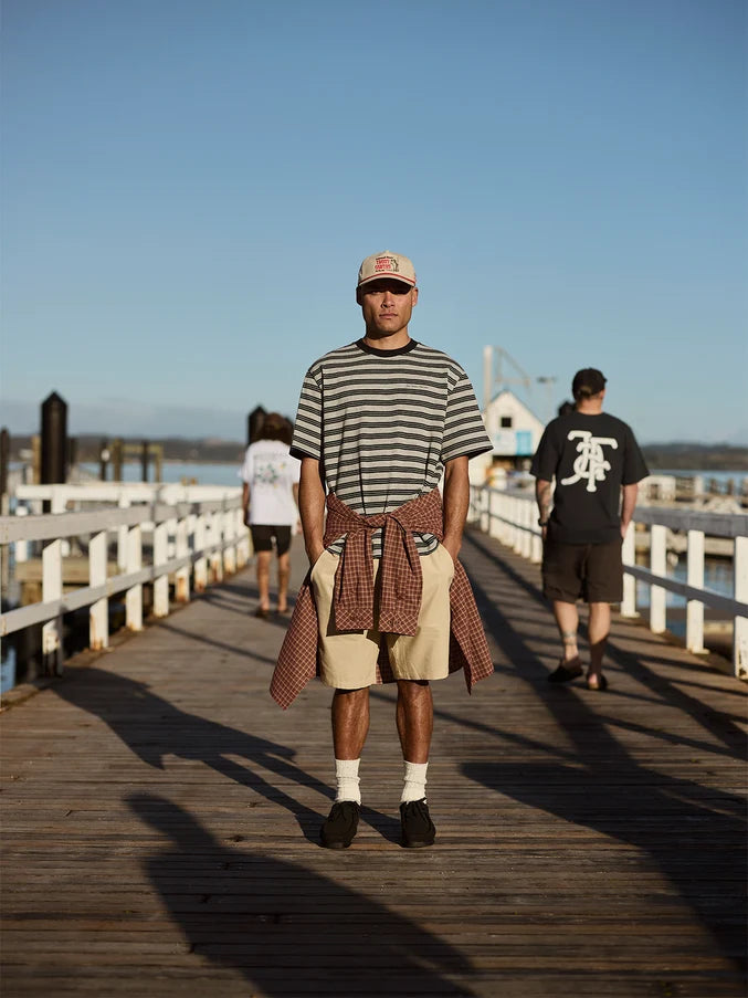 SCRIPT HEAVY SHORE TEE - GREY MARLE STRIPE
