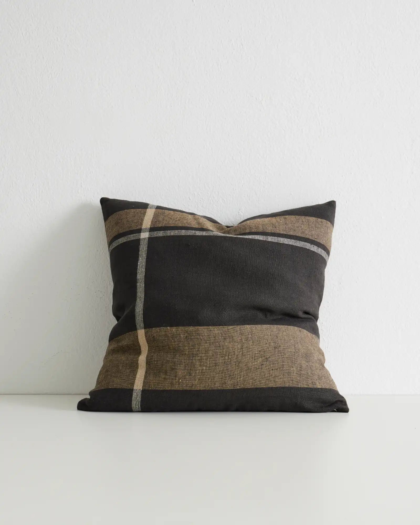 Dante cushion midnight - 50X50cm with feather inner
