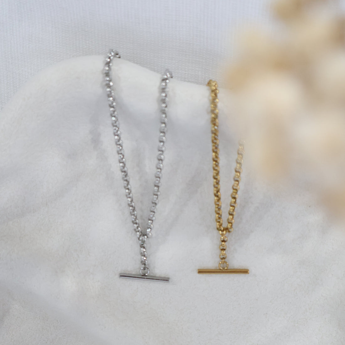 LARGE T BAR NECKLACE