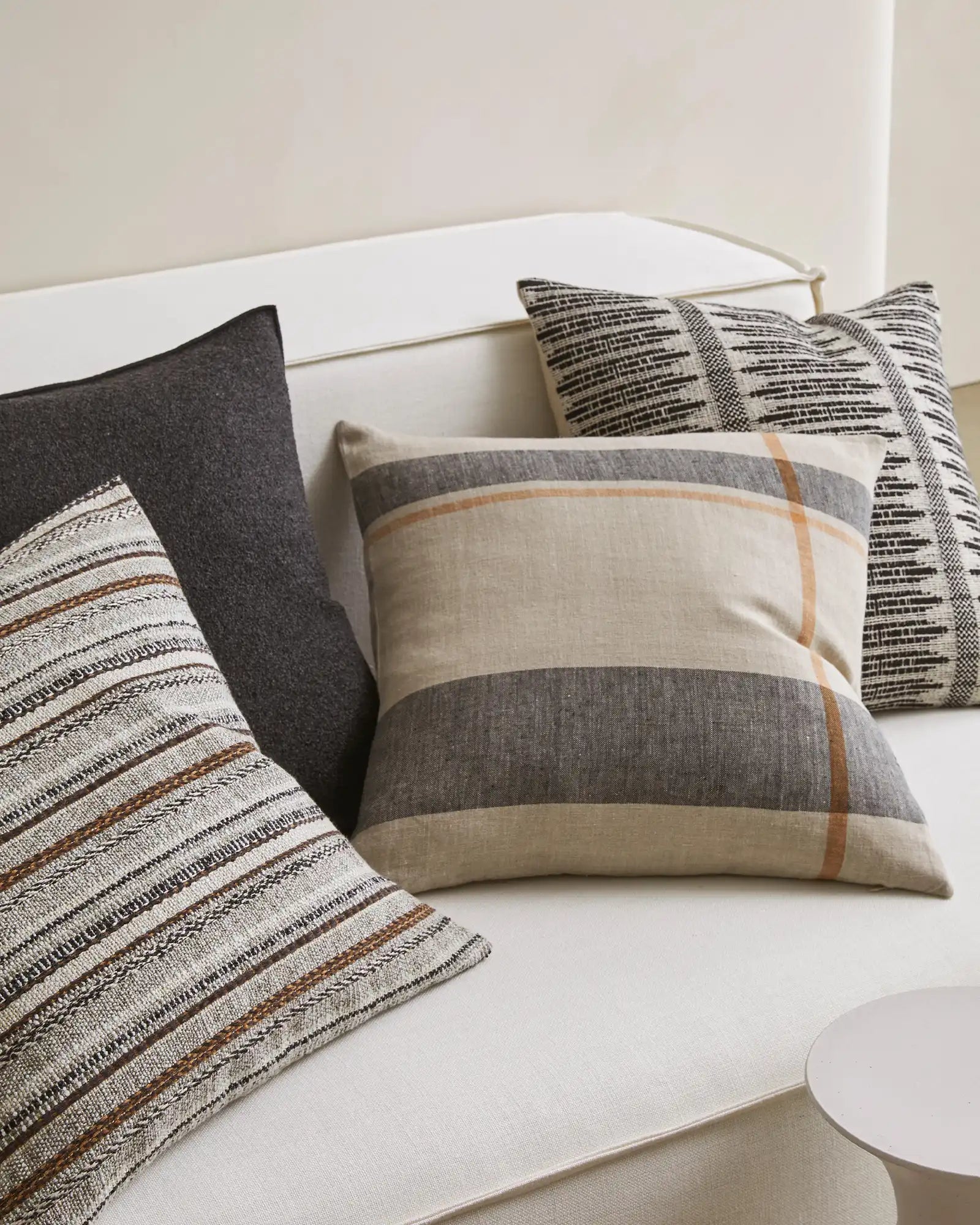 Dante cushion linen - 50X50 with feather inner