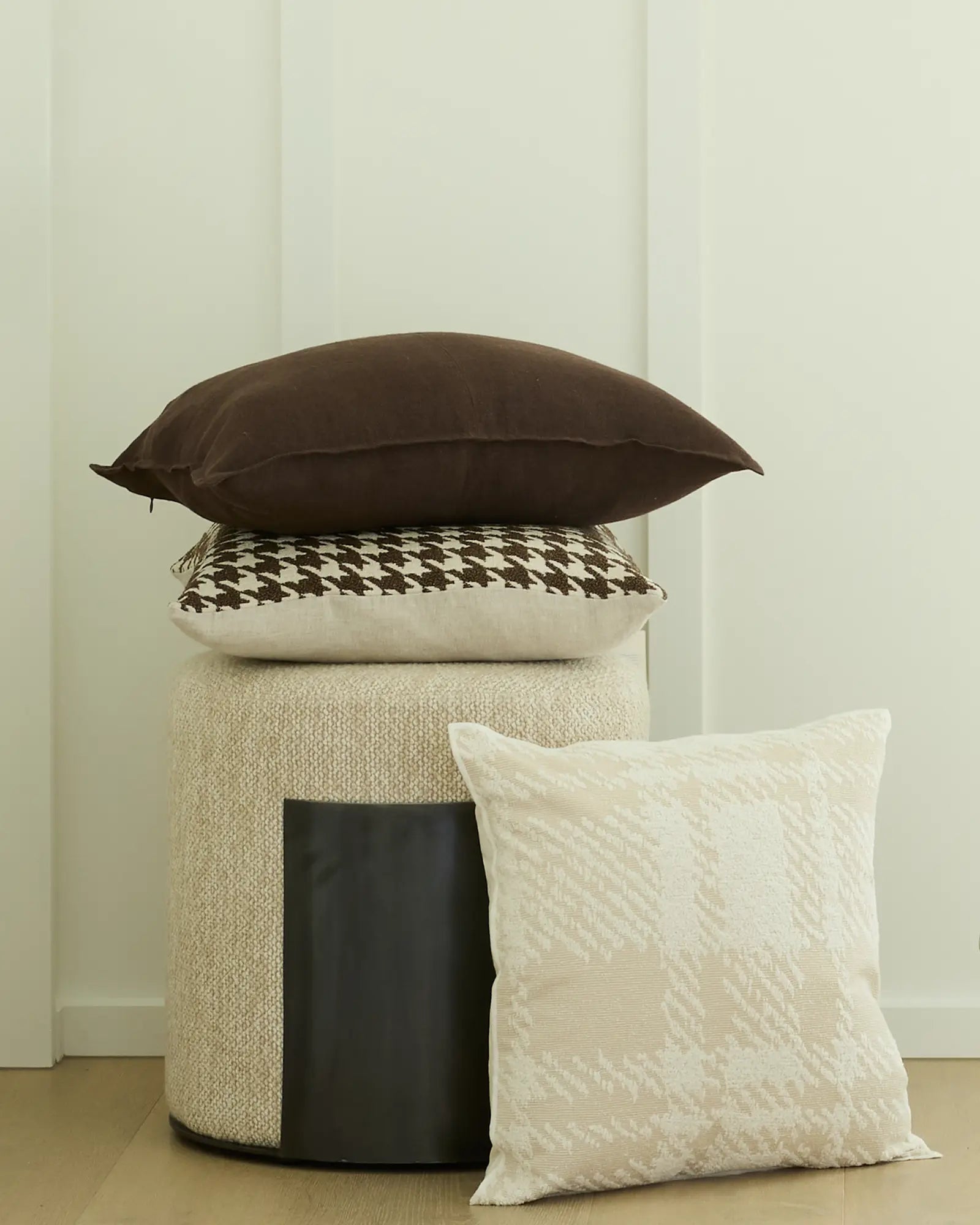 Como cushion cocoa - 60X60 with Feather inner