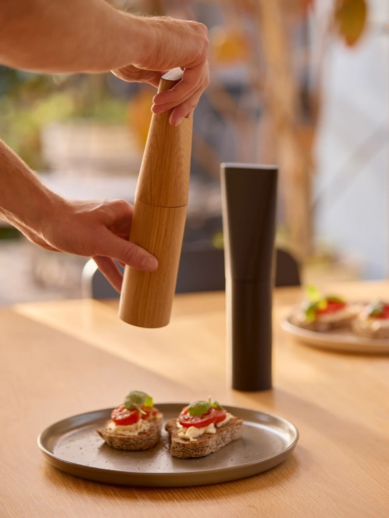Pinch Salt / Pepper Mill - Oak