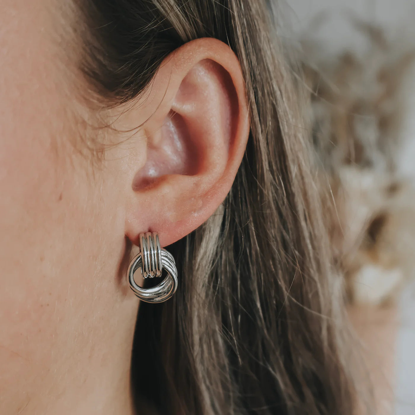 CIRCLE KNOT STUD