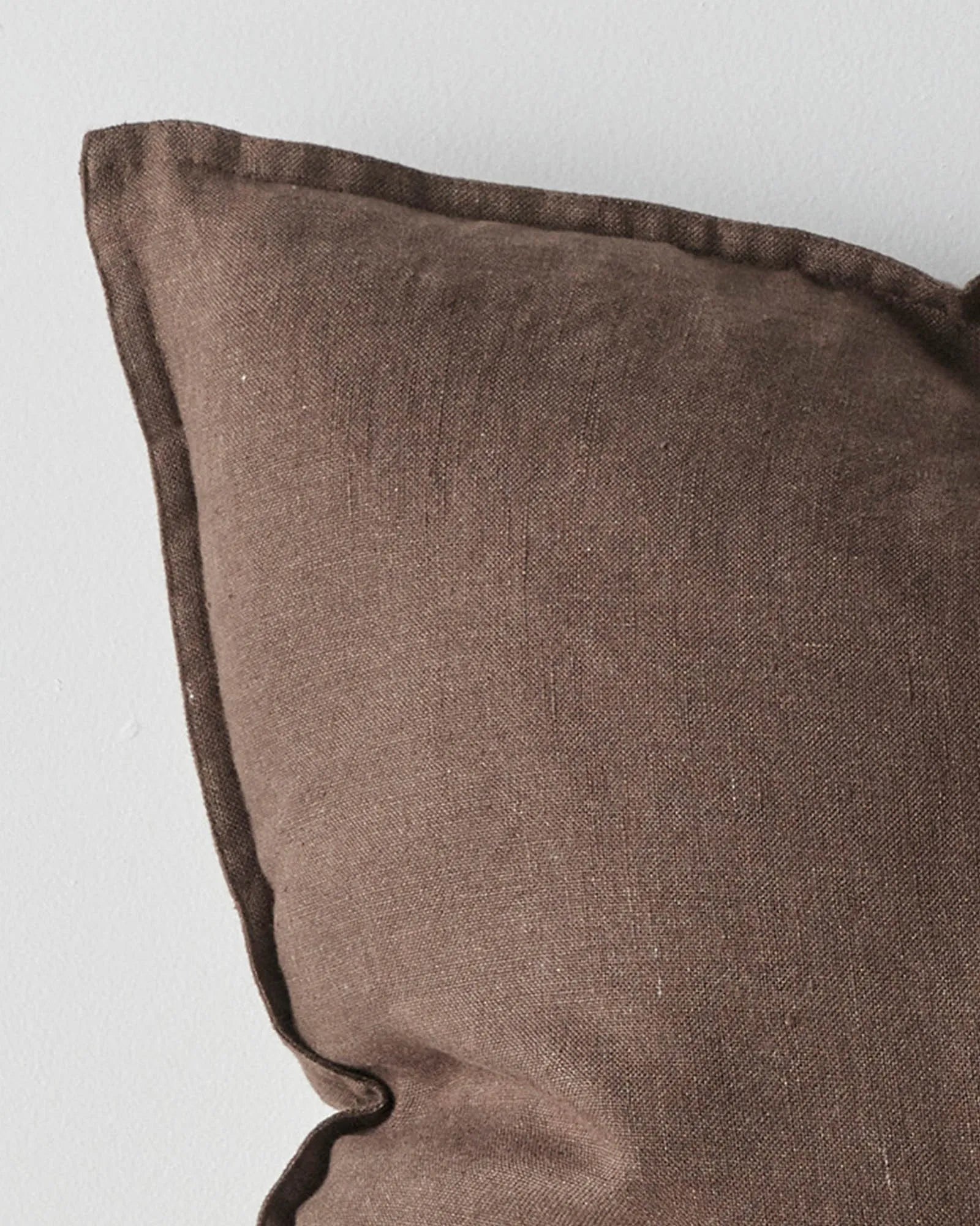 COMO CUSHION COCOA 40X60CM - WITH FEATHER INNER