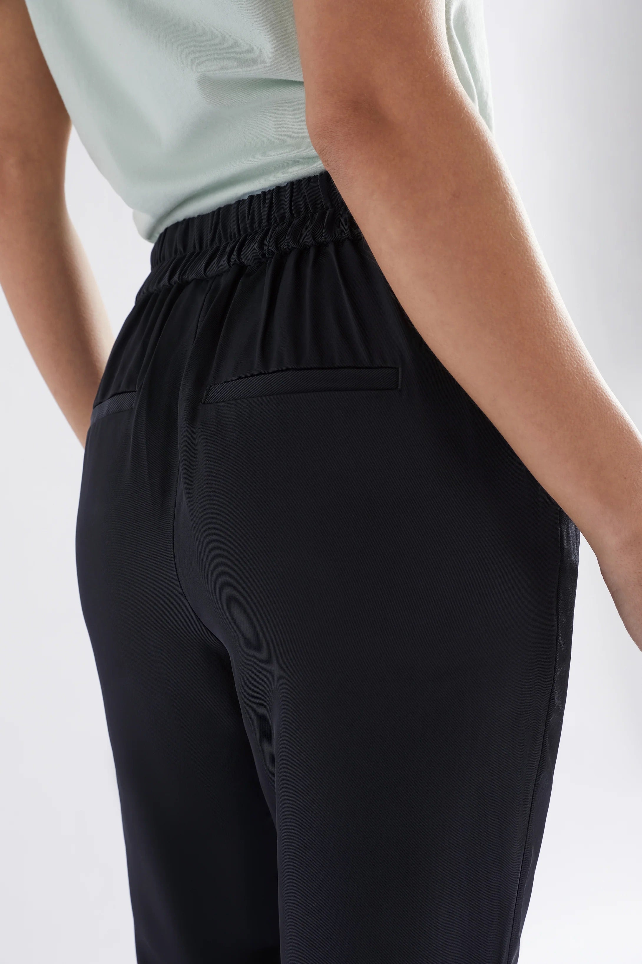 KIILTAVA PANT - BLACK