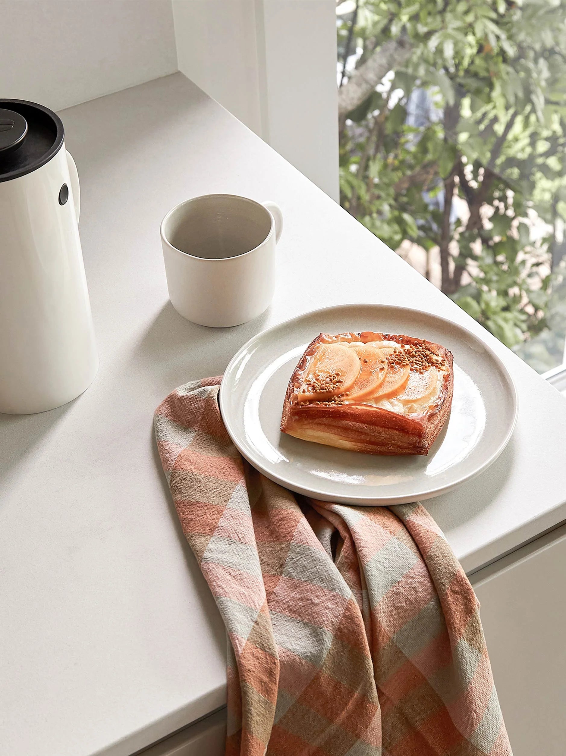 Finch Coffee Cup - White/Natural