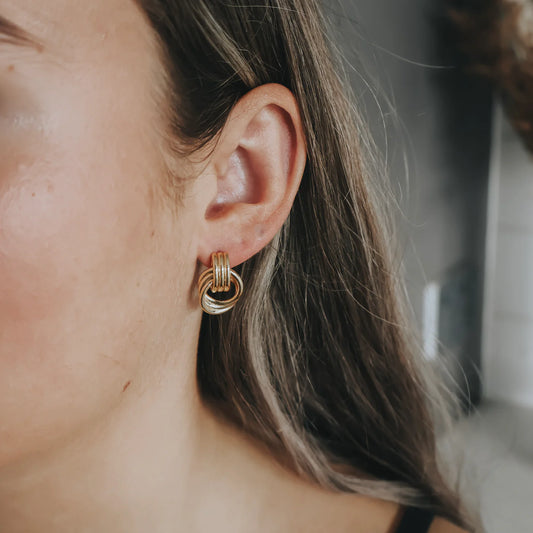 CIRCLE KNOT STUD