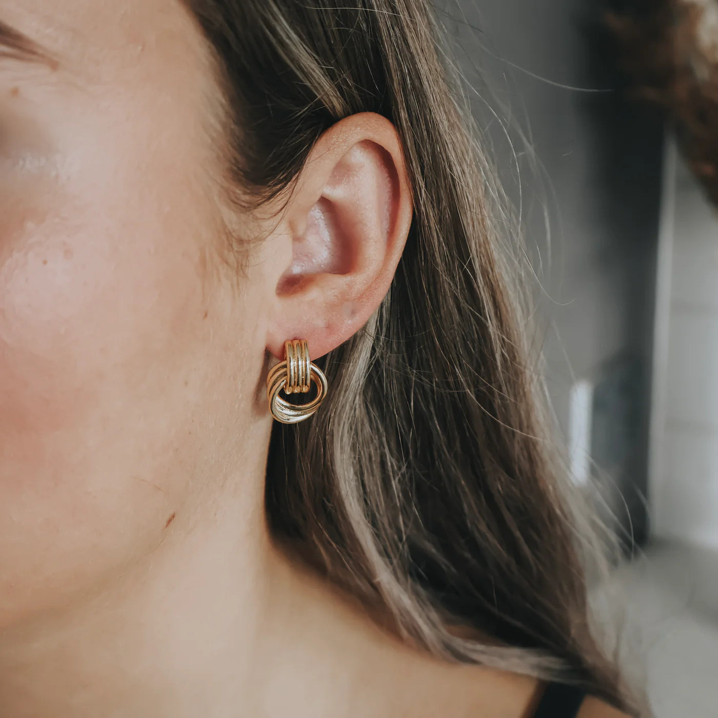 CIRCLE KNOT STUD