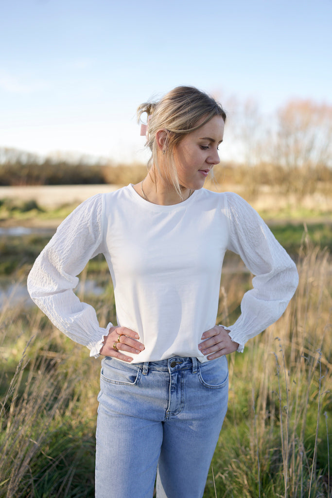 Kerry blouse - Off white with shirred sleeve