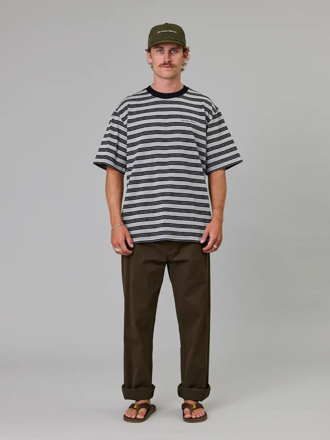 SCRIPT HEAVY SHORE TEE - GREY MARLE STRIPE