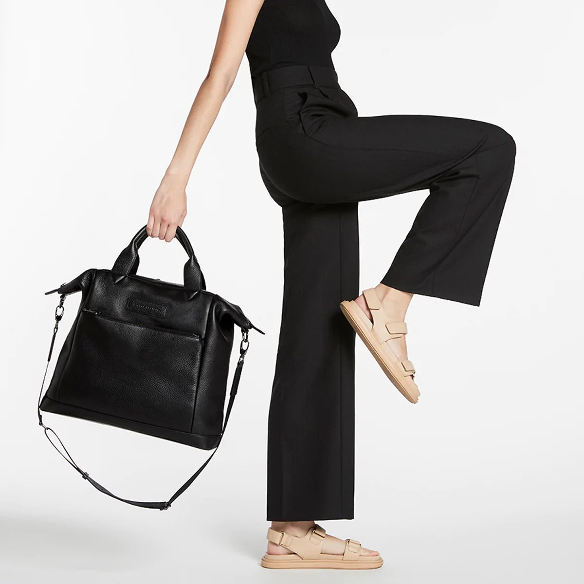 COMES IN WAVES - Black